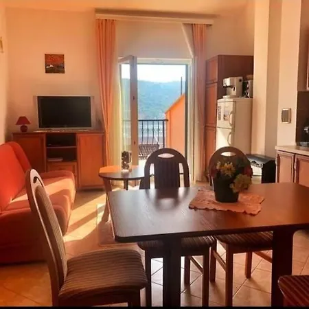 Kopara Apartment *