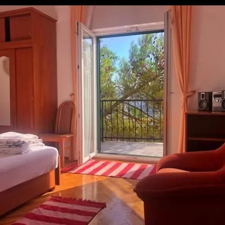 Kopara Apartment